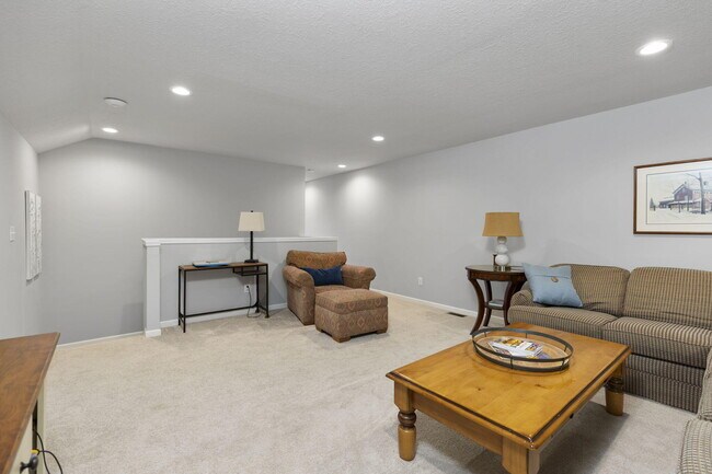 Building Photo - 402 Henstride Ct