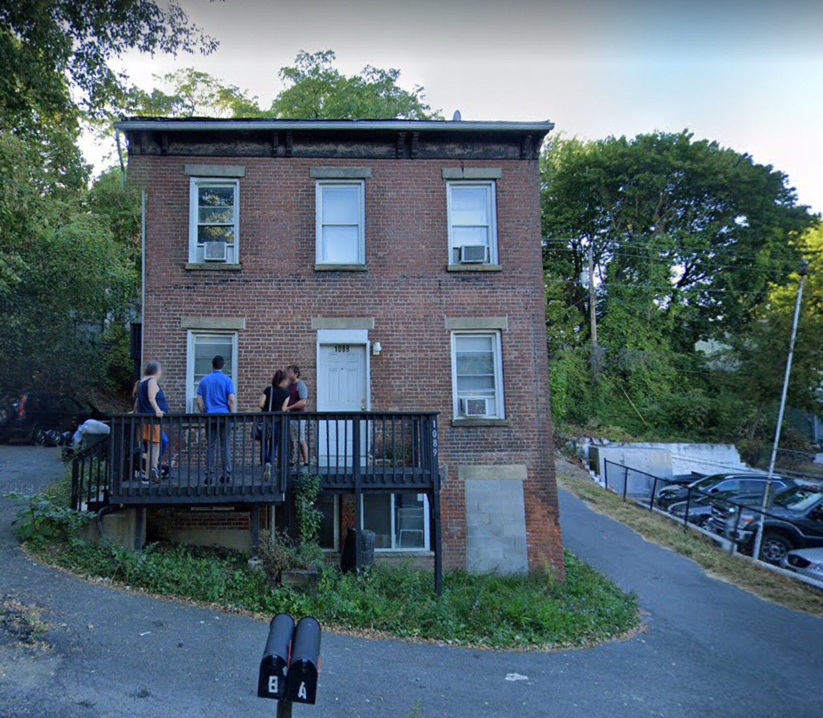 Building Photo - 1089 River Rd