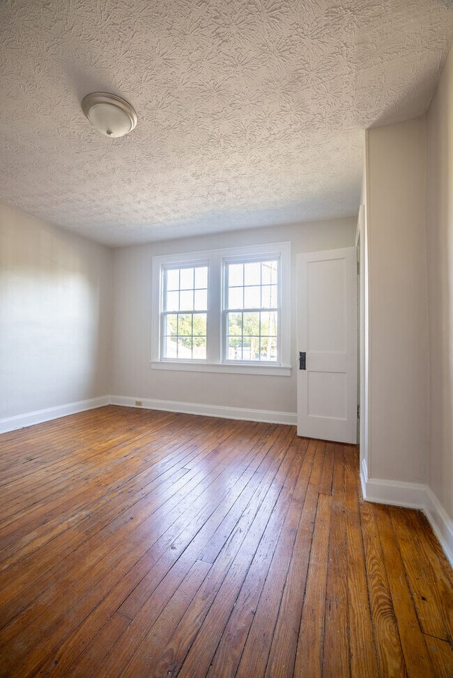 Building Photo - Hilltop Half Double