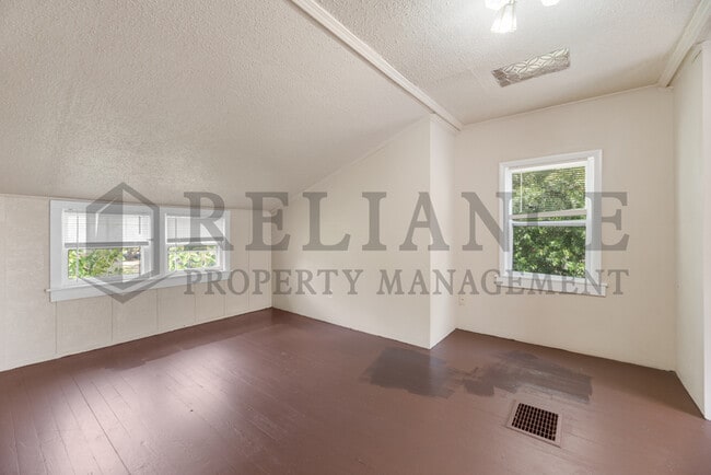 Building Photo - 607 N Lorraine Ave