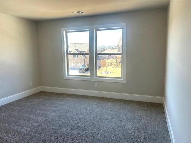 Building Photo - 4265 Oak Dr