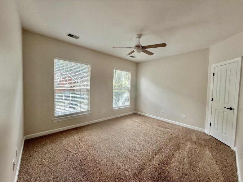 Building Photo - 1721 Wyngate Cir