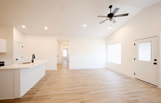 Building Photo - 501 Briarbrook Ln