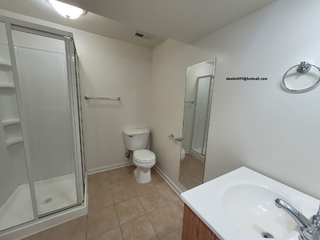 Building Photo - 2806 Janan Dr