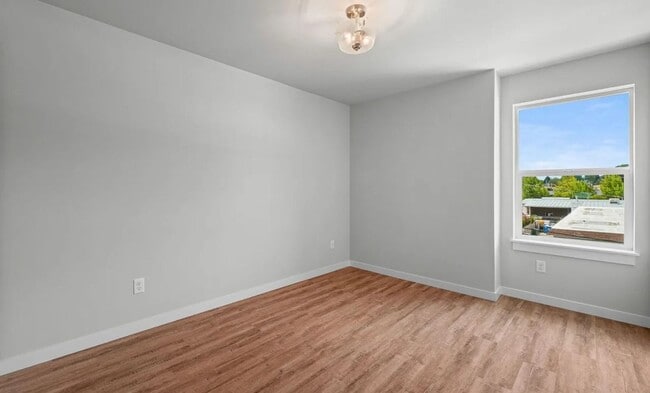 Building Photo - 865 SW Grove St