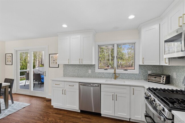 Building Photo - 135 Pembroke Dr