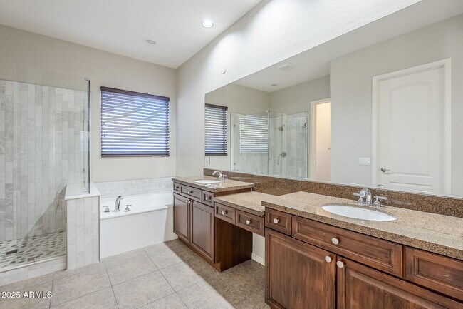 Building Photo - 2910 W Donatello Dr