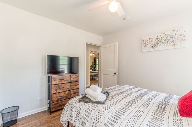 Building Photo - 409 Aero Ave