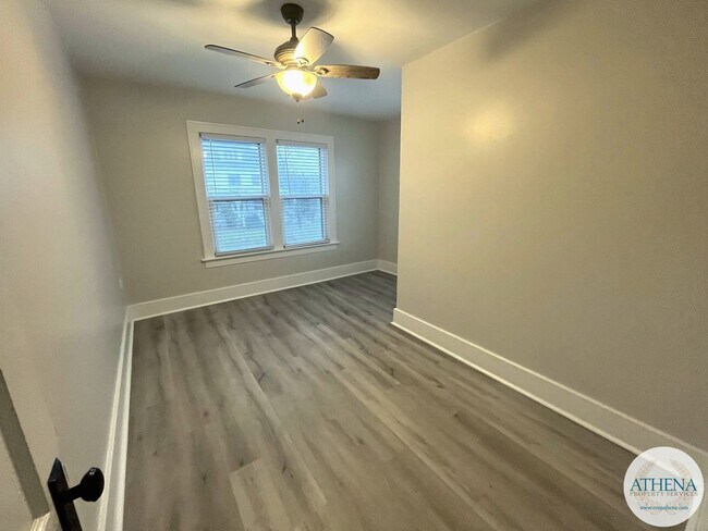 Building Photo - 5 Bedroom / 2 Bath House - NEAR SEMO's CAMPUS