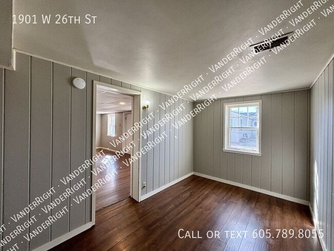 Building Photo - 1901 W 26th St