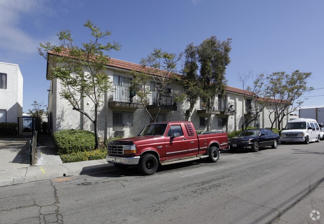 Building Photo - Meade Avenue Apartments