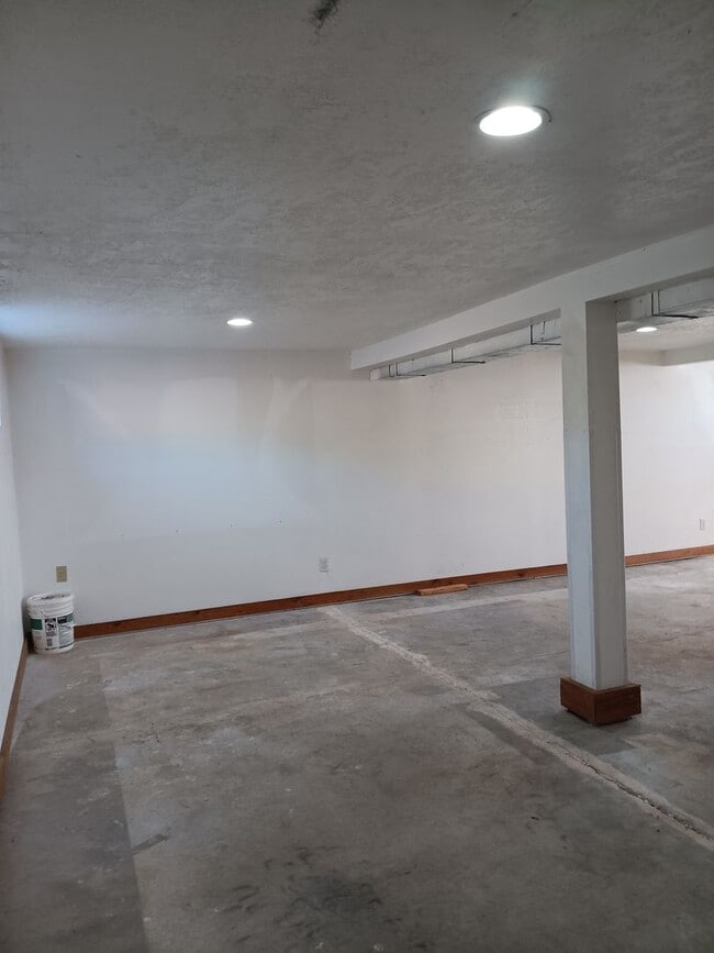 Building Photo - Beautiful Secluded Farmhouse & Shop is Available!