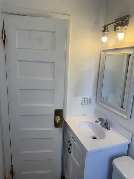 Unit 3 bathroom - 128 Pleasant St