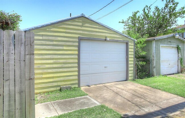 Building Photo - 1413 Kirwin St