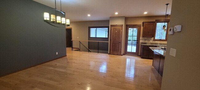 Building Photo - Beautiful 4 Bedroom Home Off of Lake Irving