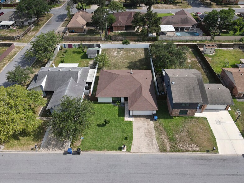 Building Photo - 1517 Robin Ave