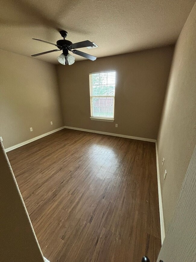 Building Photo - Clabber Creek Subdivision!! Worry Free Law...