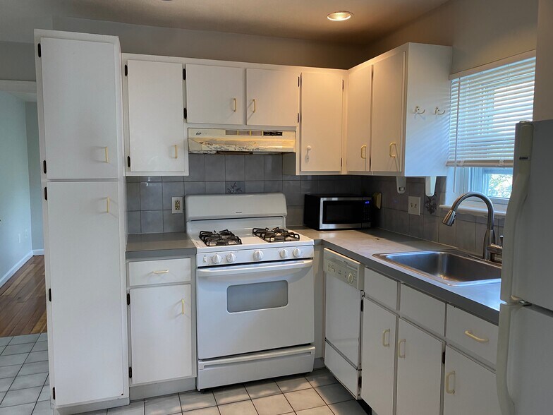 Building Photo - 15 Wave Ave