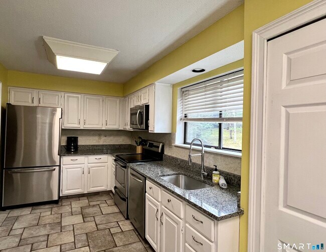 Building Photo - 334 Conestoga Way