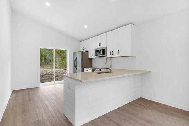 Building Photo - 964 W 9th St