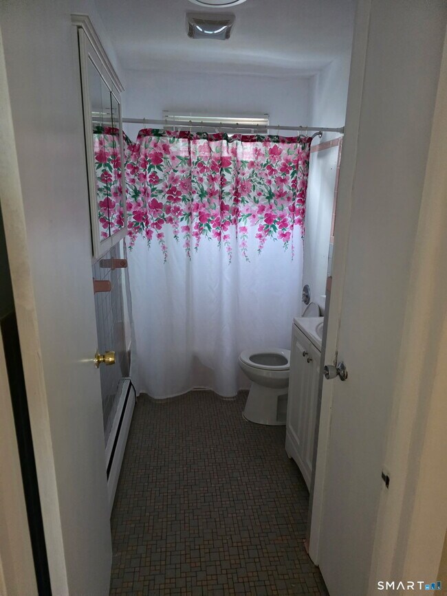 Building Photo - 156 Garden Dr