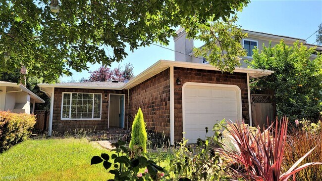 Building Photo - 2 br, 1 bath House - 604 9th Avenue