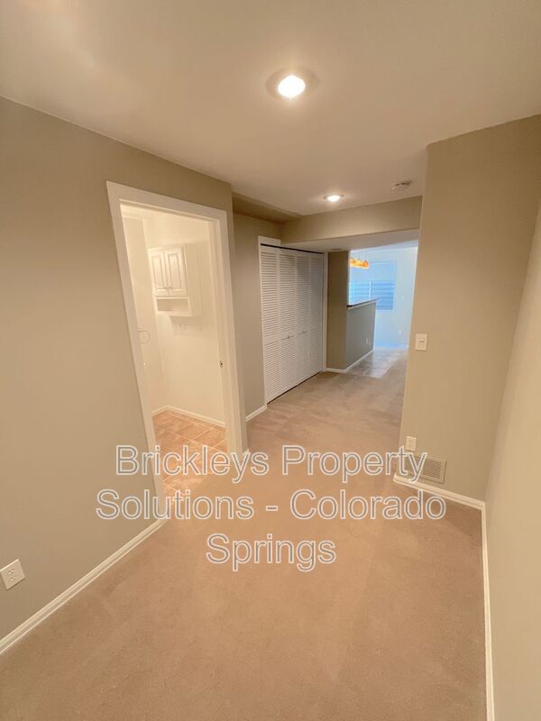 Building Photo - 7168 Prairie Wind Dr