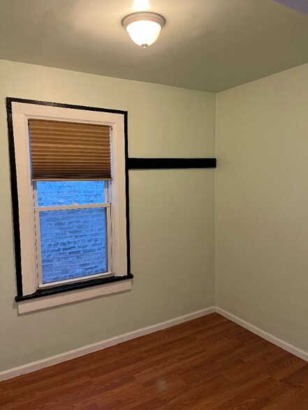 Building Photo - 1639 W 38th Pl