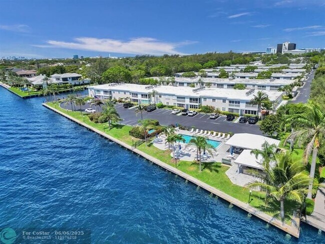Building Photo - 6211 Bay Club Dr