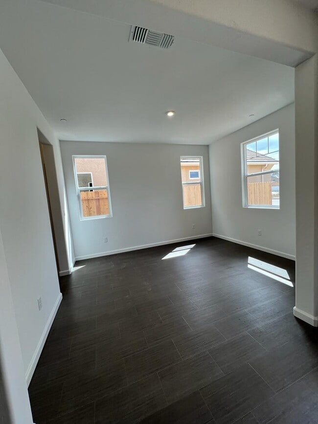 Dining Room - 2294 N Apricot Ave