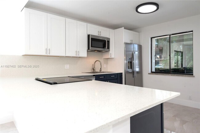 Building Photo - 16461 Blatt Blvd