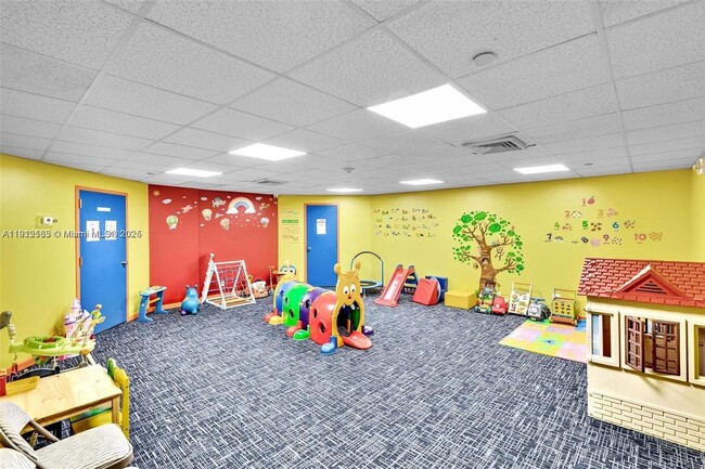 Building Photo - 20191 E Country Club Dr