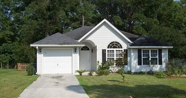 Building Photo - 3Bed/2Bath 1300 sq ft home!