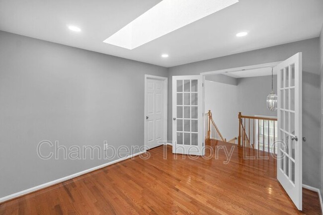 Building Photo - 2170 Kings Garden Way