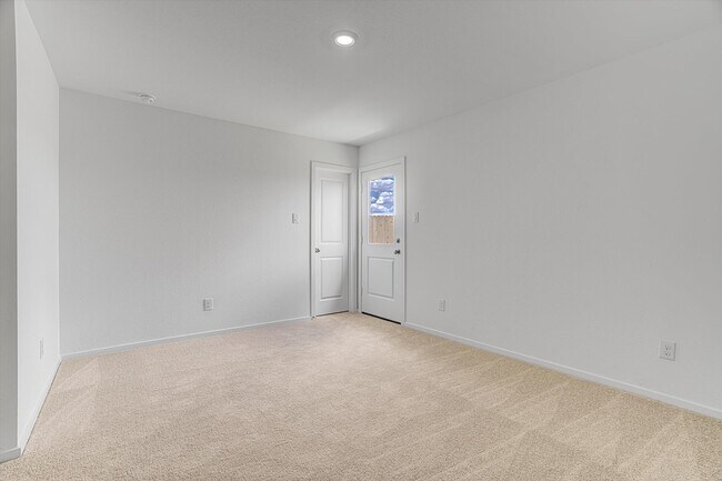 Building Photo - 390 LUCIA Way