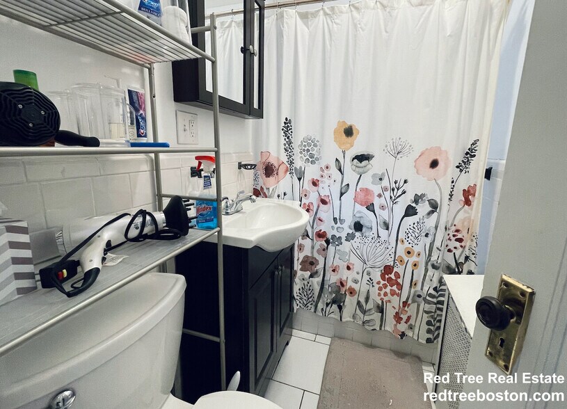 Building Photo - 2009 Commonwealth Ave