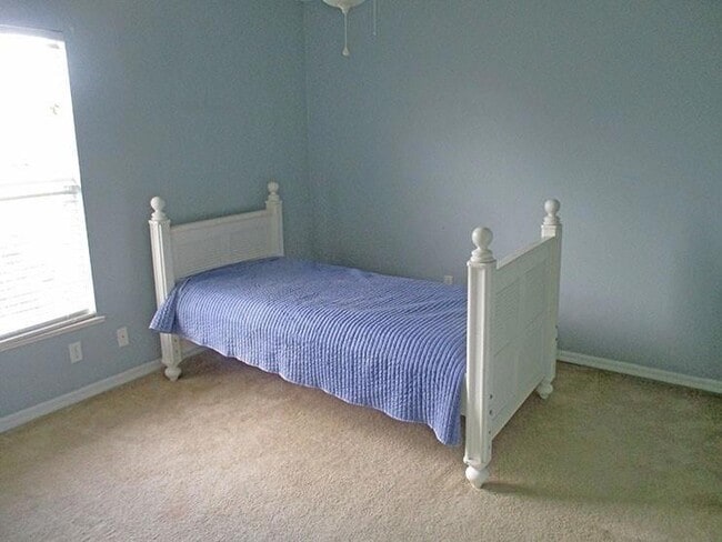 Building Photo - 935 Southlakes Way SW