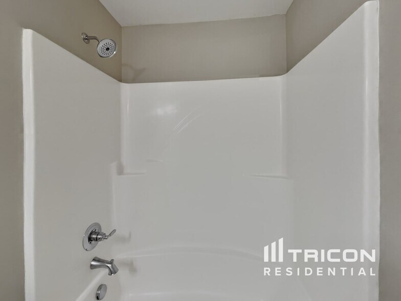 Building Photo - 333 Turney Ln
