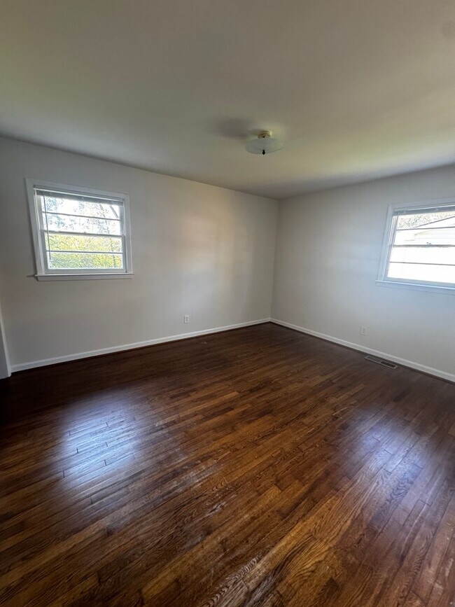 Building Photo - 3 Bedroom House in Worthdale Neighborhood of Raleigh