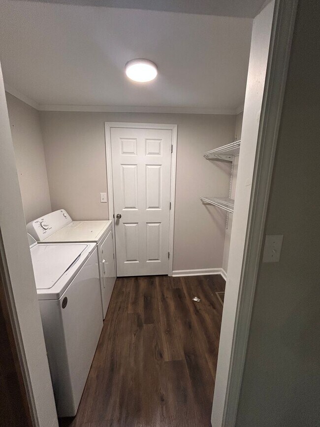 Building Photo - Beautiful 3 bedroom 2 bath home