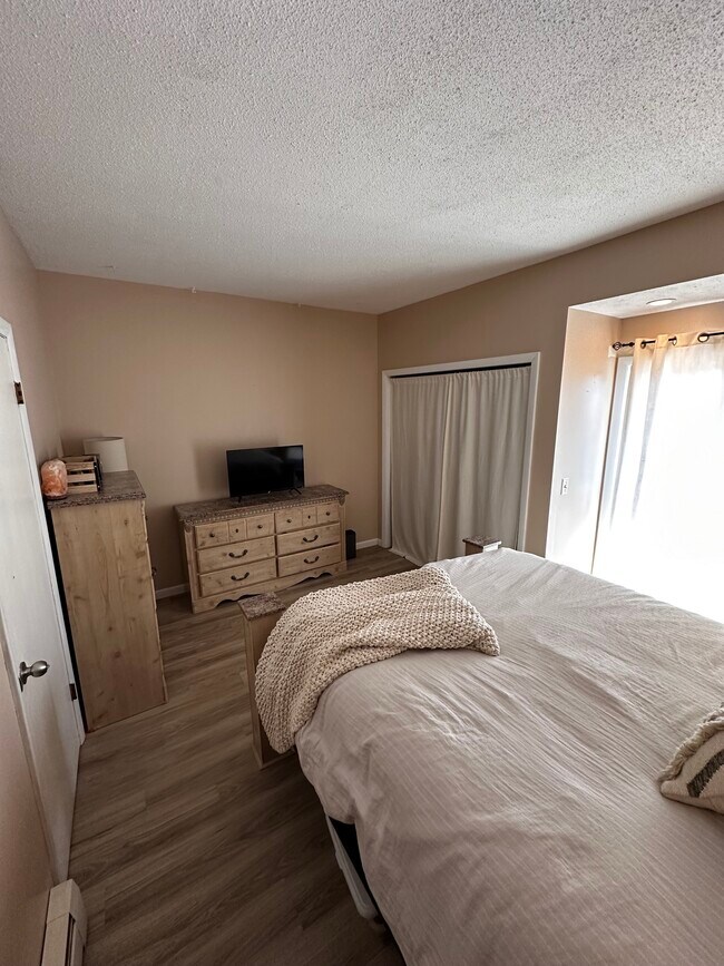 Building Photo - 853 Townsend Ave