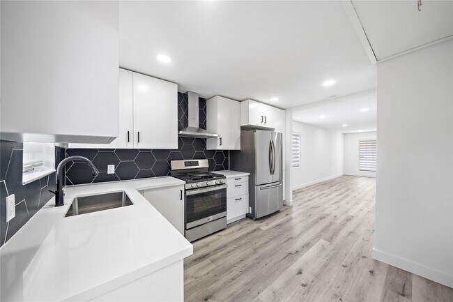 Building Photo - 1106 W Tri Oaks Ln