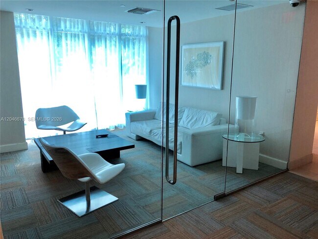 Building Photo - 951 Brickell Ave