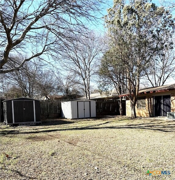 Building Photo - 1102 S Ann Blvd