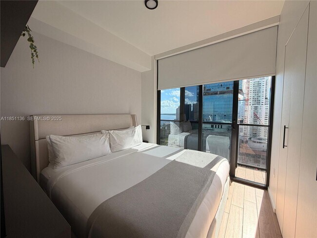 Building Photo - 398 NE 5th St