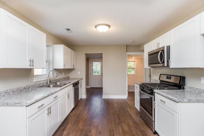 Building Photo - Two Bedroom Home in Central Columbia