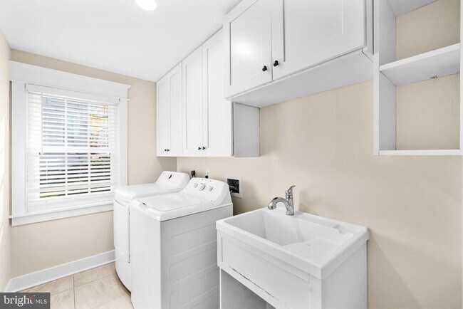 Building Photo - 46564 Hampshire Station Dr