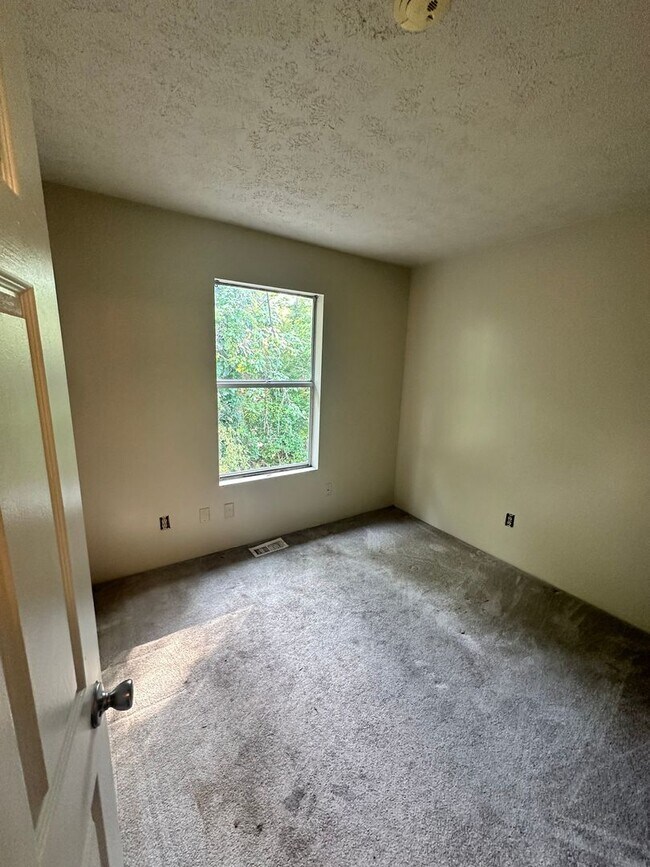 Building Photo - 144 Clover Valley Cir
