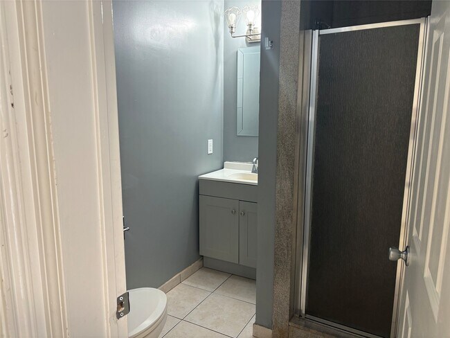 Building Photo - 18385 Ten Oaks Ct