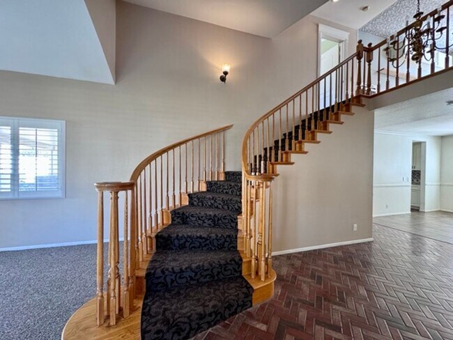 Building Photo - Spacious 5 Bedroom Home in Menifee Lakes with a 3 Car Garage for Lease!